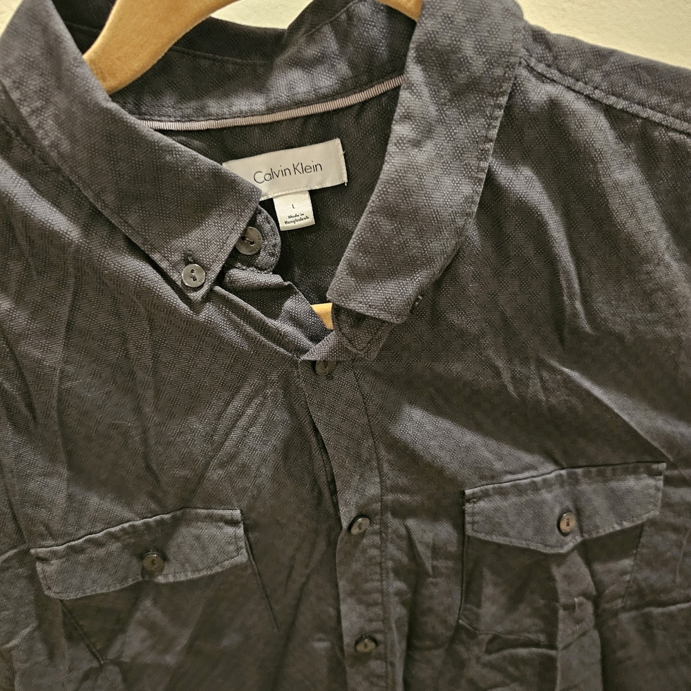 Calvin Klein Textured Button-Up Shirt - Picture 3 of 7